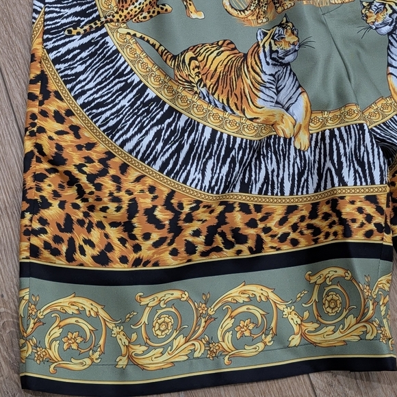 $890 Mens Versace "Wild Cat" Silk Shorts Light Green 52 US 36 - Picture 2 of 8